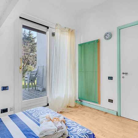 Ampia Dimora A Salo Con Parcheggio E Giardinoアパートメント エクステリア 写真