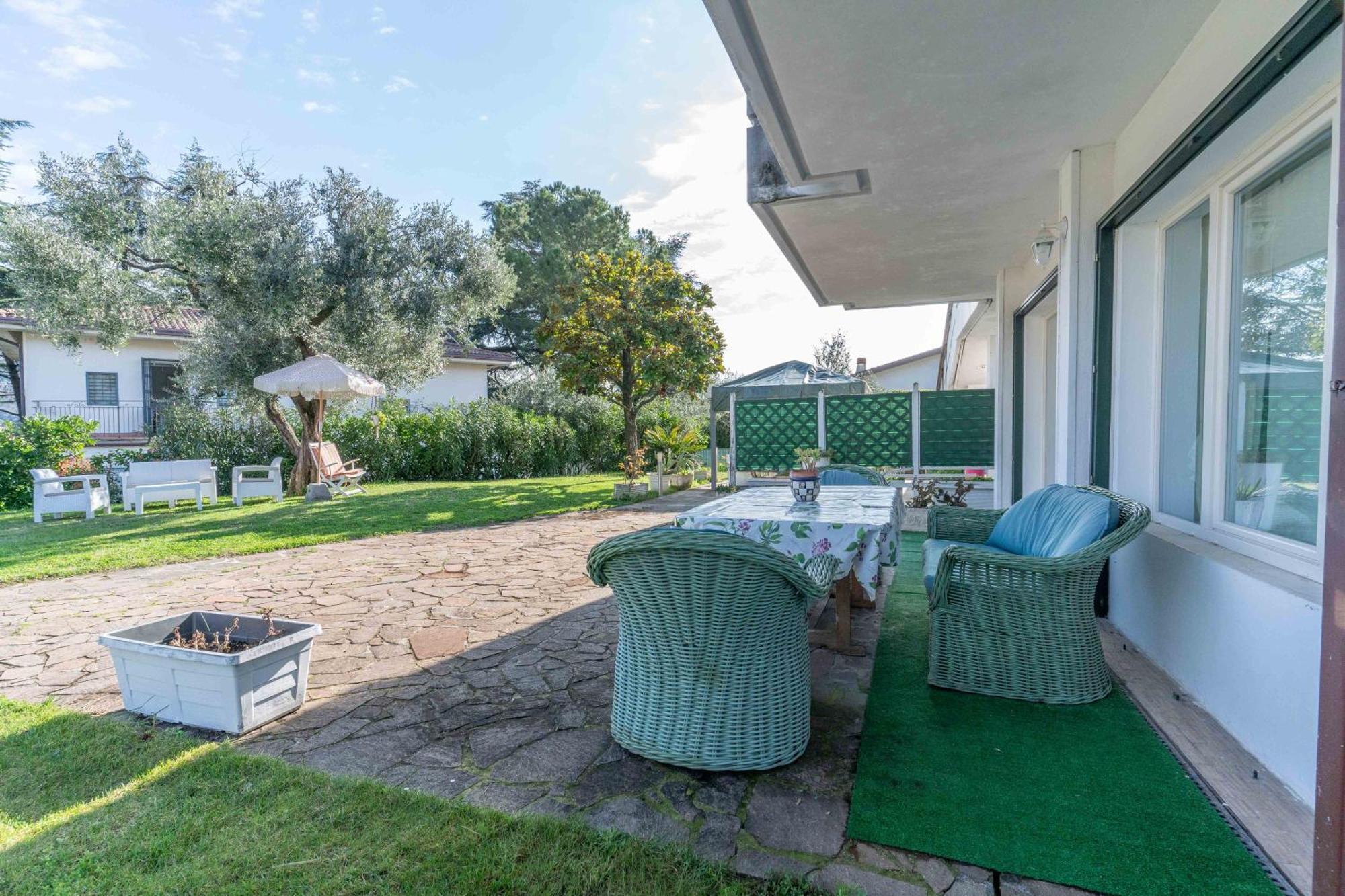Ampia Dimora A Salo Con Parcheggio E Giardinoアパートメント エクステリア 写真