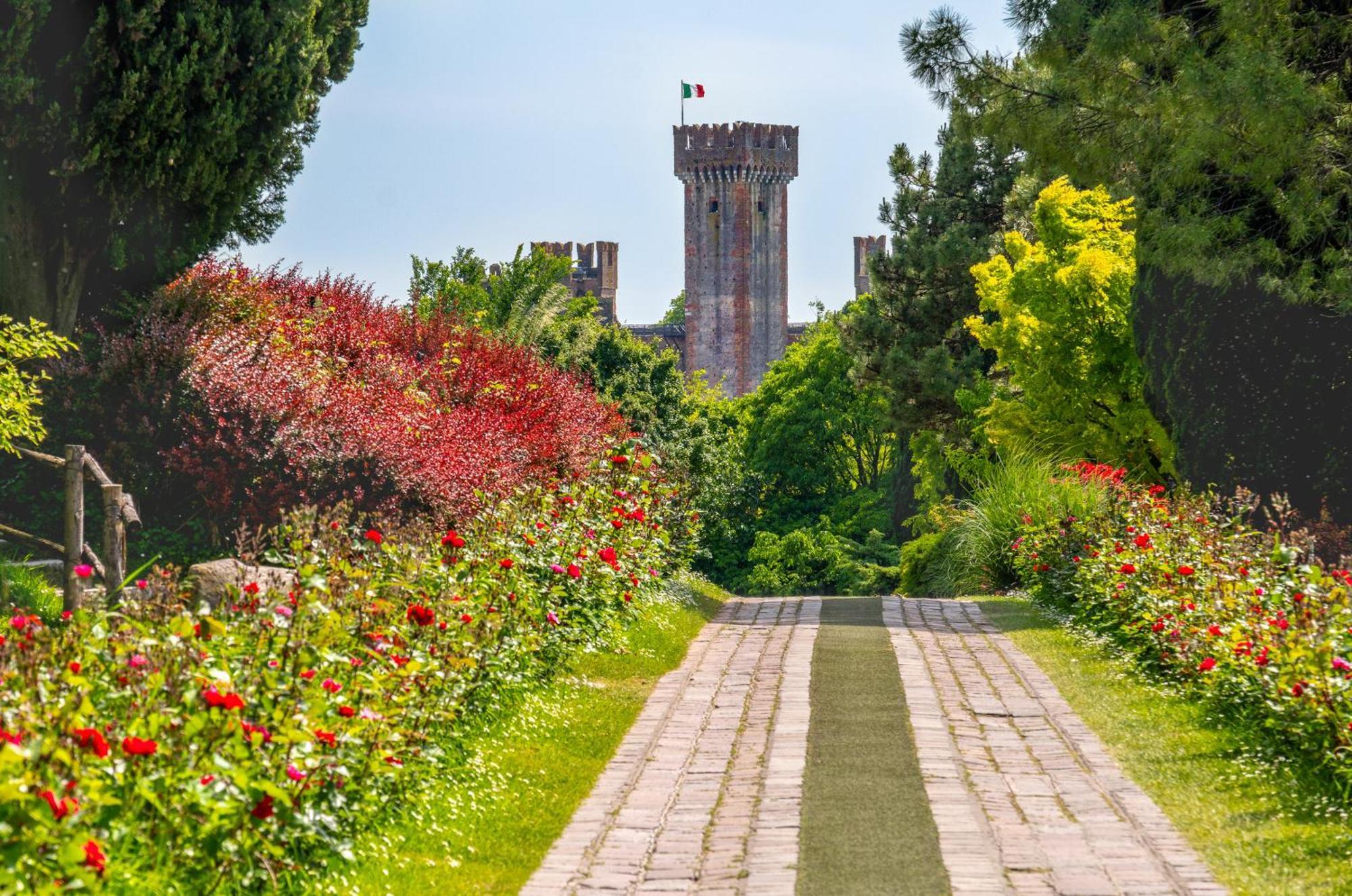 Ampia Dimora A Salo Con Parcheggio E Giardinoアパートメント エクステリア 写真